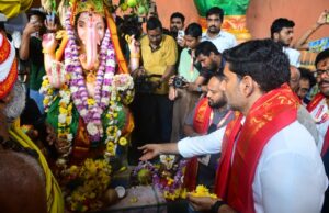 విజయవాడలో 72 అడుగుల భారీ మట్టి గణపతి.. ప్రత్యేక పూజలు చేసిన మంత్రి నారా లోకేశ్