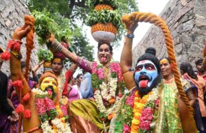 నేటి నుంచి తెలంగాణలో బోనాల జాతర.. గోల్కొండ ఎల్లమ్మ ఆలయంలో ఘనంగా తొలి పూజలు