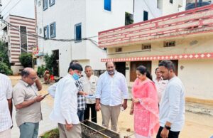 భారతి నగర్ డివిజన్లో కార్పొరేటర్ సింధు ఆదర్శ్ రెడ్డి పర్యటన