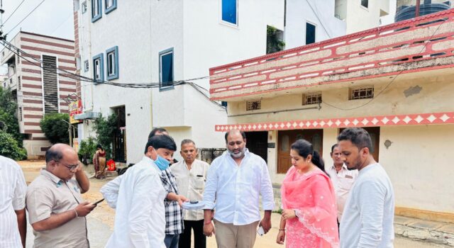 భారతి నగర్ డివిజన్లో కార్పొరేటర్ సింధు ఆదర్శ్ రెడ్డి పర్యటన