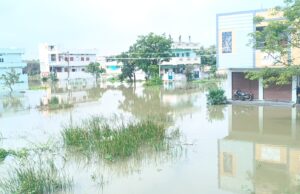 బారీ వర్షానికి తూప్రాన్ గాయత్రి నగర్ జలమయం…!