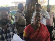 తప్పుడు రిజిస్టేషన్ చేశారు అంటూ ఆందోళన చెందిన బాధితురాలు