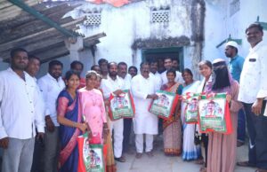 గర్భిణీ స్త్రీలకు “మాతృదేవోభవ” కానుక : ఆవుల రాజిరెడ్డి