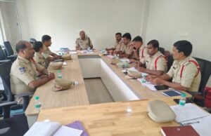 తూప్రాన్ డిఎస్పి సబ్ డివిజన్ పరిధి సిఐలు మరియు ఎస్ హెచ్ ఓలతో నేరాలపై సమీక్ష