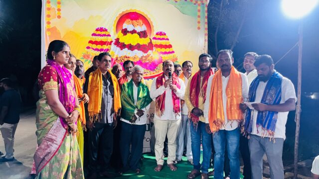 సద్దుల బతుకమ్మ పండగలో పాల్గొన్న సాయిపేట శ్రీనివాస్