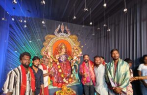 దుర్గాదేవి మందిరం వద్ద అన్నదాన కార్యక్రమం